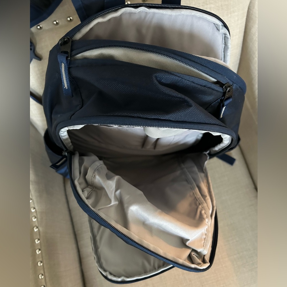Nike Penn State Men's Navy Blue Nittany Logo Backpack with Mesh Front - Picture 3 of 3